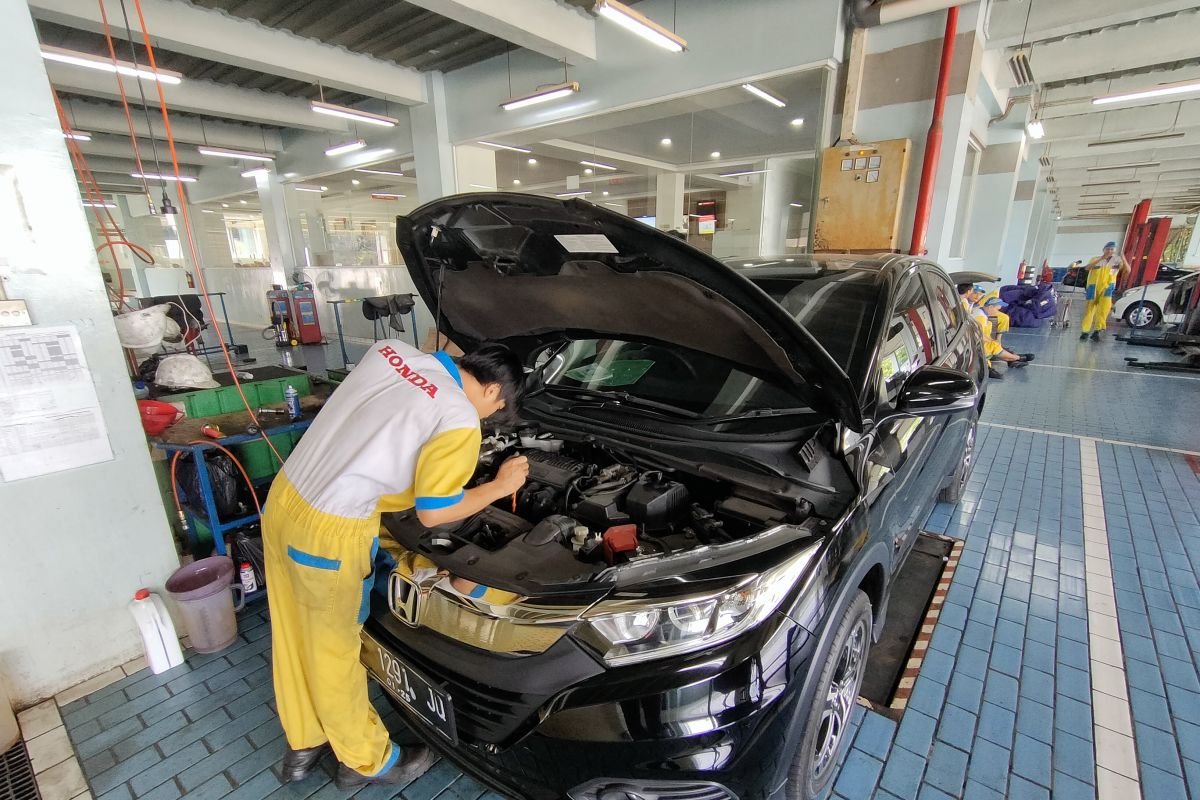 8 Pertanda Mobil Perlu Servis Mendesak Sebelum Rusak Berat