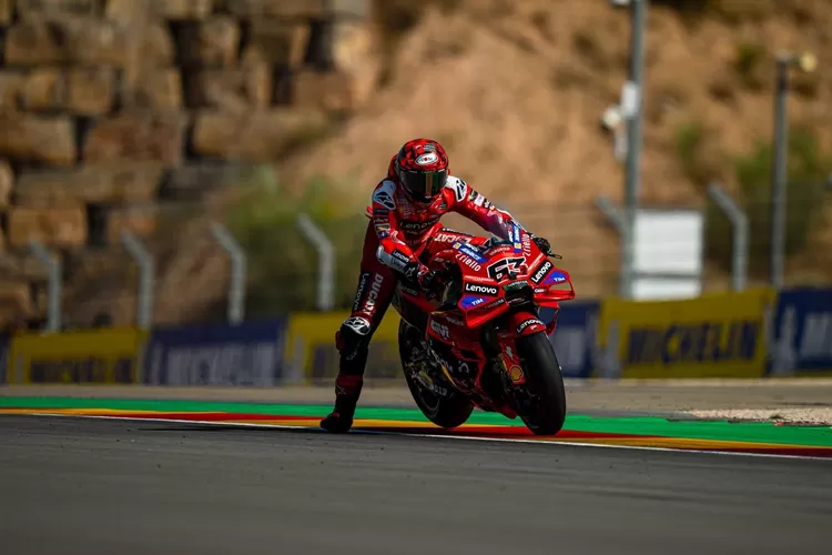Bagnaia Marah, Ducati Abaikan Masalah Understeer pada Desmosedici GP25