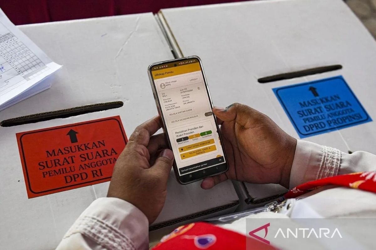 KPU Sarmi Latih Tim Tunggu Sirekap, Yakin Pakai 100% Sistem Digital