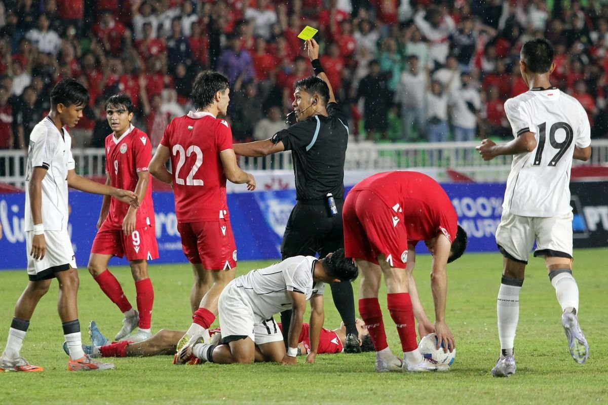 Sisi Positif Timnas U17 Imbang vs Tajikistan - Kita semua tahu betapa besar gairah dan harapan yang kita sandarkan pada Timnas Indonesia.